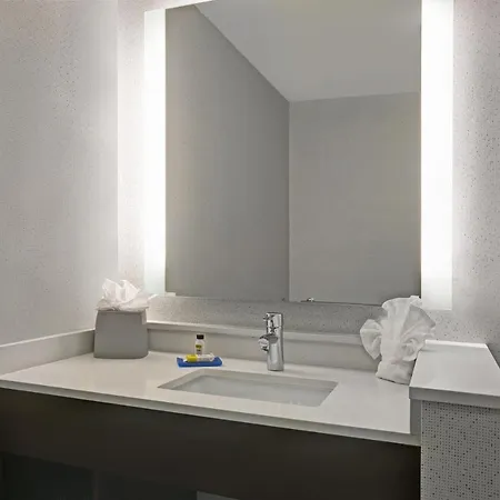 Holiday Inn Express & Suites - Milwaukee - Brookfield By Ihg Extérieur photo