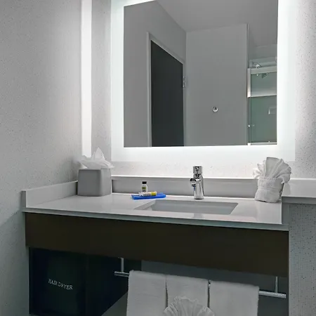 Holiday Inn Express & Suites - Milwaukee - Brookfield By Ihg Extérieur photo