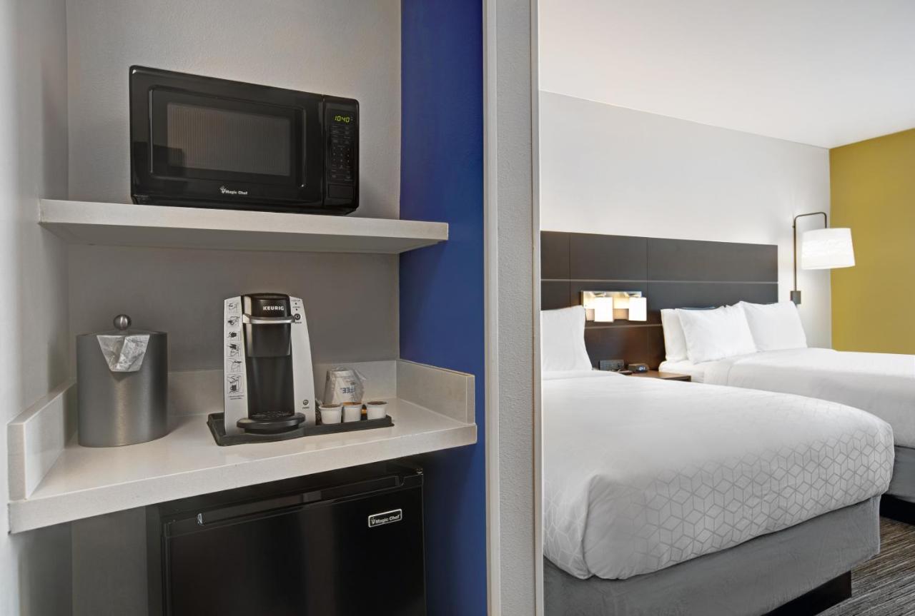 Holiday Express & - Milwaukee - By Ihg Hotel Brookfield