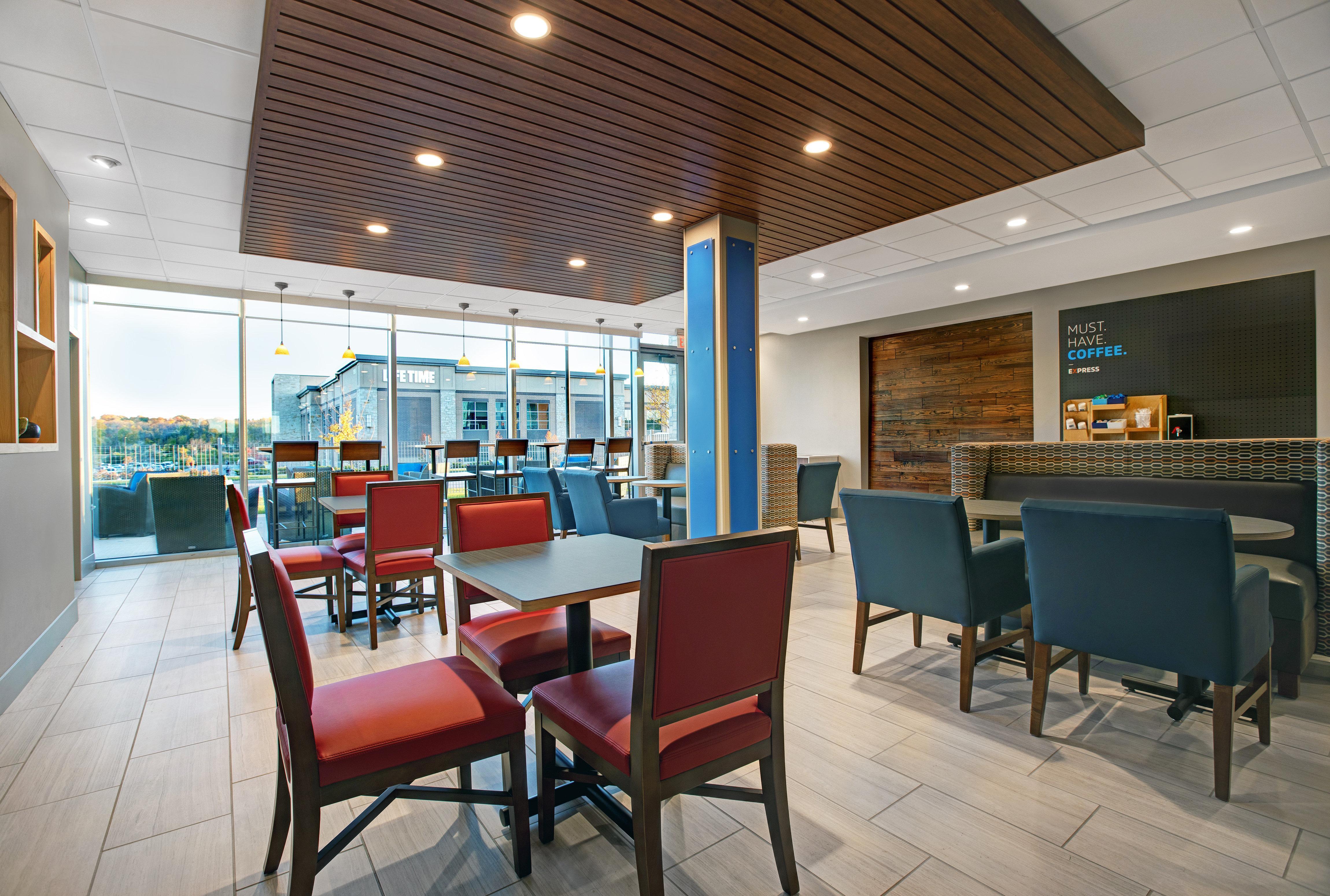 Holiday Express & - Milwaukee - By Ihg Hotel